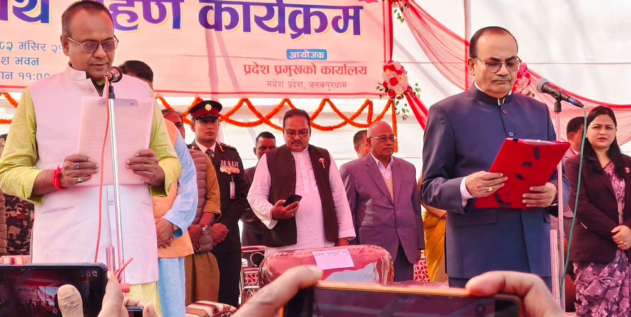  मधेश प्रदेशका मुख्यमन्त्री यादवसहित मन्त्रीहरूद्वारा सपथ 