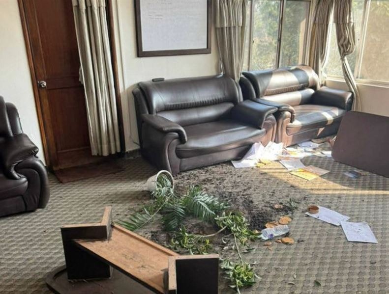 त्रिवि विज्ञान संकायको डिन कार्यालयमा तोडफोड