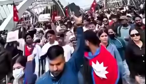 सरकारको समर्थनमा युवाहरू सडकमा, कानुन र शान्तिको पक्षमा आवाज